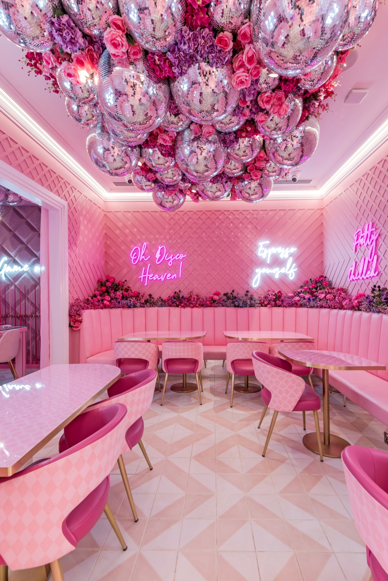 Curved booth seating at EL&N London