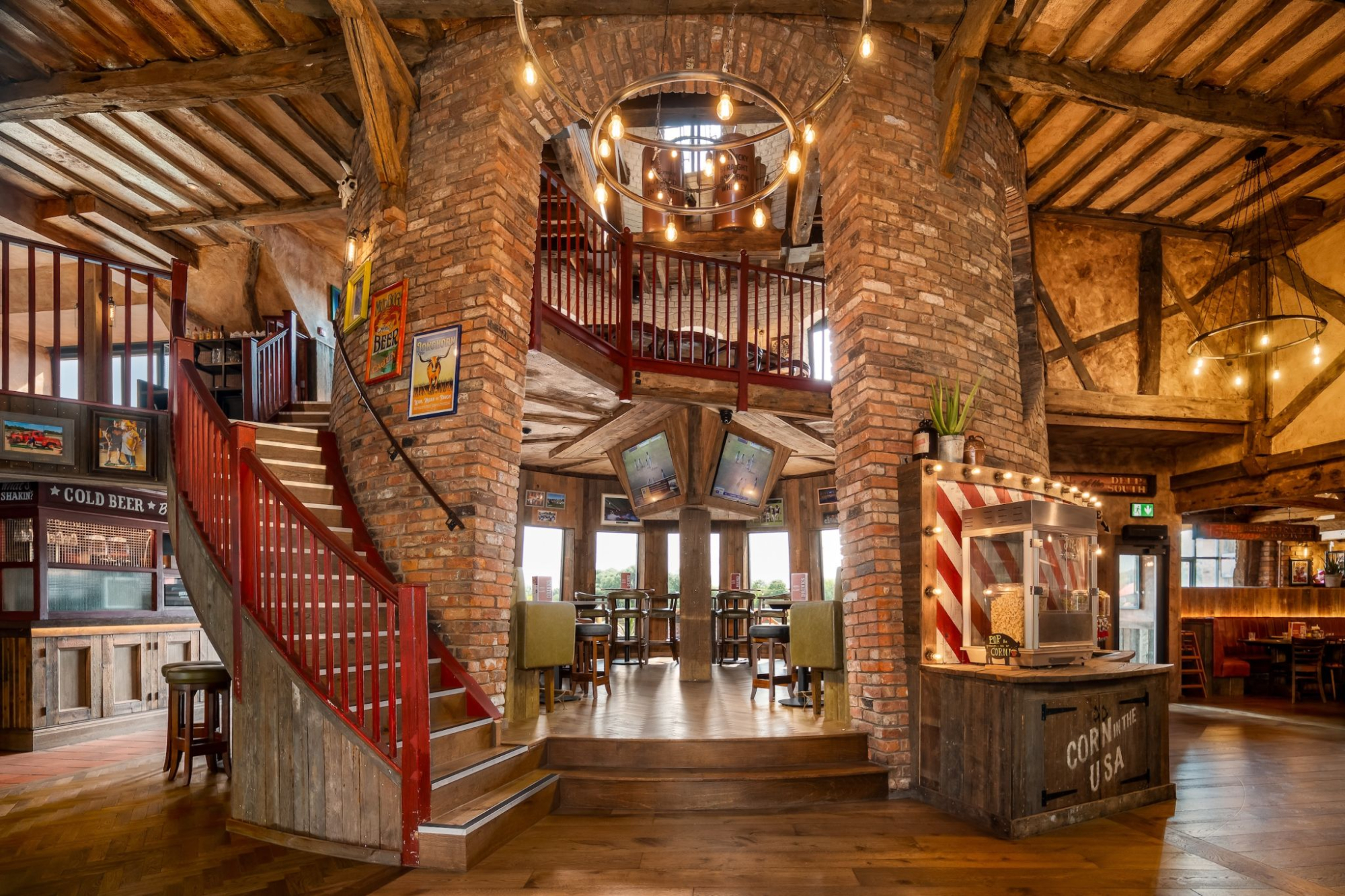 Bespoke booth seating at Hickory’s Smokehouse