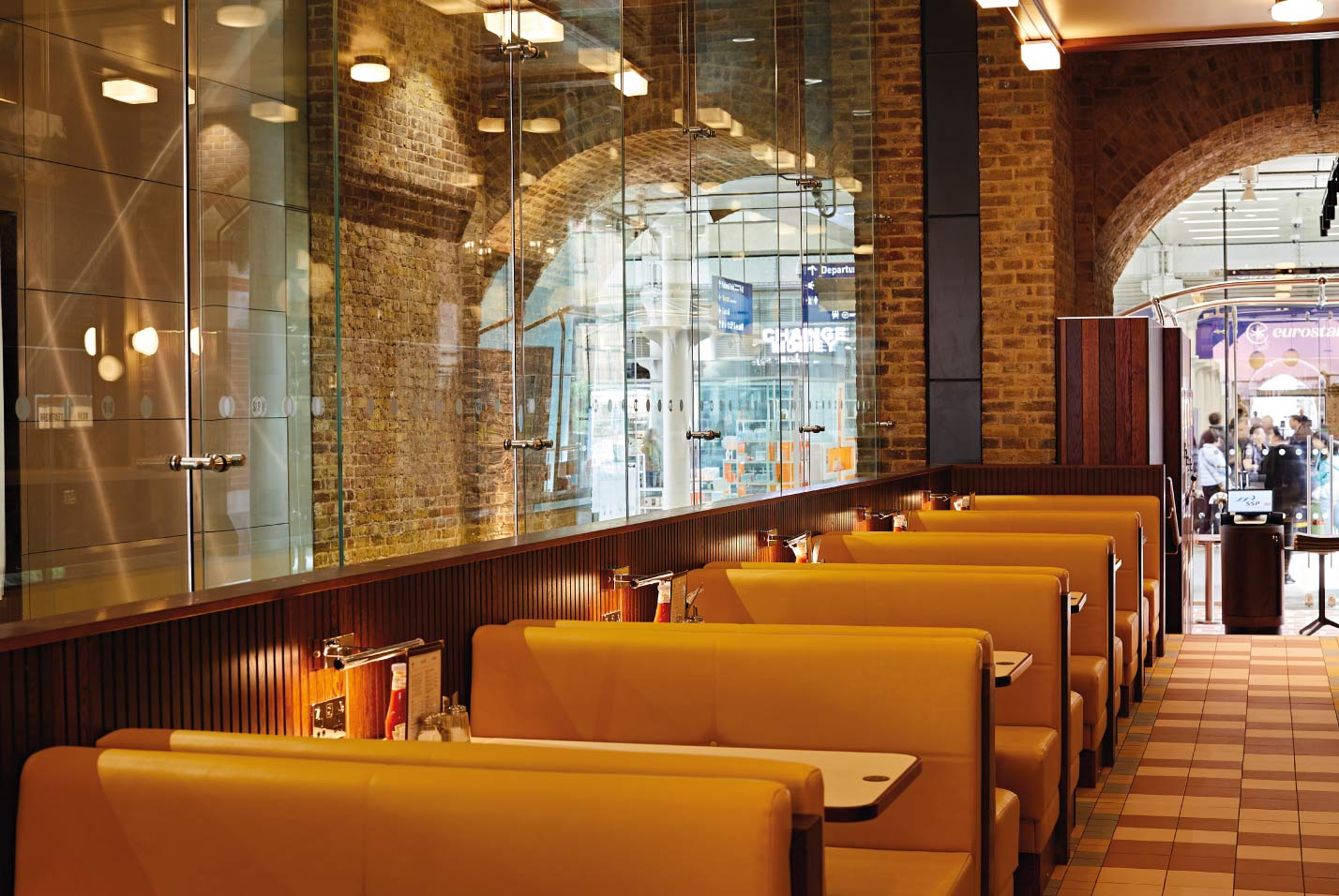 Bespoke restaurant seating at St Pancras International